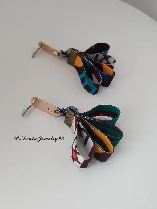 Originales Boucles d'orielles Puce ethnic !! TULIPS !! en tissu wax bois et acier T: 5.5cm x 3cm - C