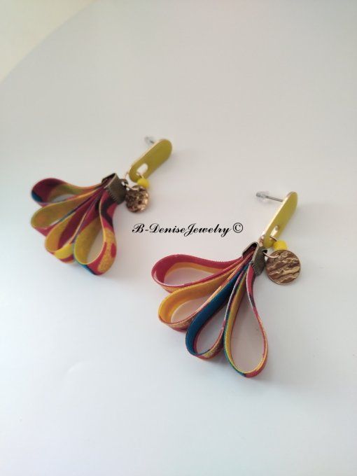 Originales Boucles d'orielles Puce ethnic !! TULIPS !! en tissu wax bois et acier T: 5.5cm x 4.5cm 