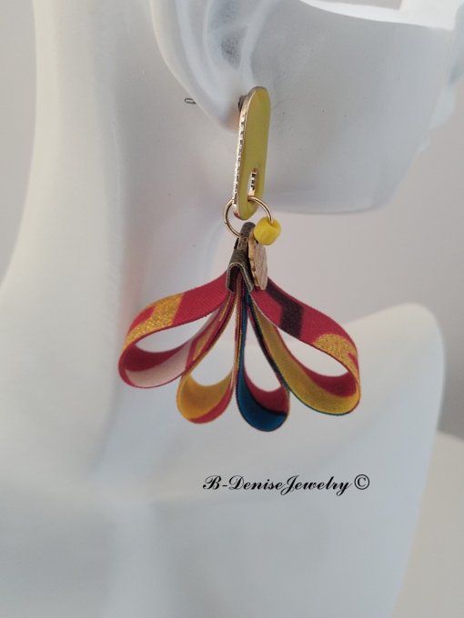 Originales Boucles d'orielles Puce ethnic !! TULIPS !! en tissu wax bois et acier T: 5.5cm x 4.5cm 