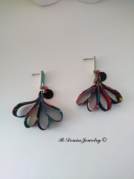 Originales Boucles d'orielles Puce ethnic !! TULIPS !! en tissu wax bois et acier T: 5.5cm x 4.5cm 
