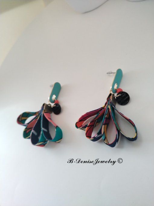 Originales Boucles d'orielles Puce ethnic !! TULIPS !! en tissu wax bois et acier T: 5.5cm x 4.5cm 