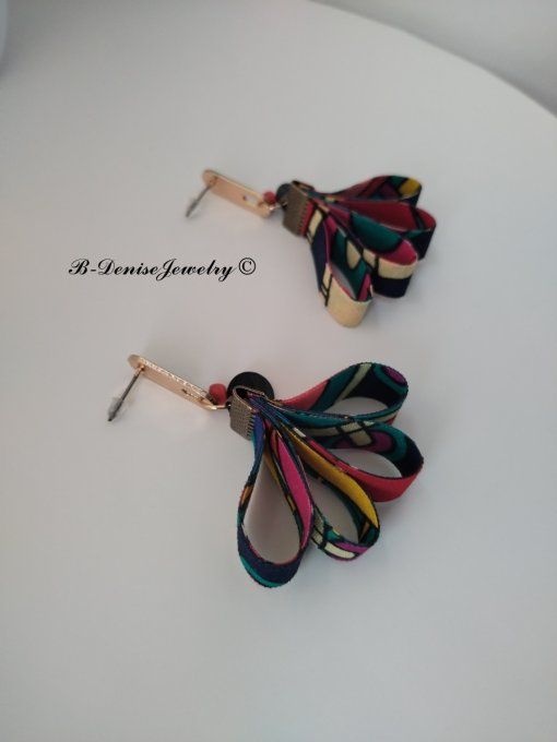 Originales Boucles d'orielles Puce ethnic !! TULIPS !! en tissu wax bois et acier T: 5.5cm x 4.5cm 