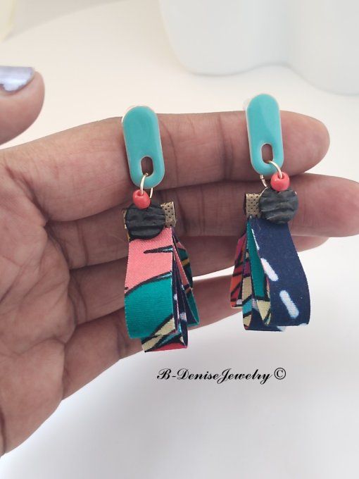 Originales Boucles d'orielles Puce ethnic !! TULIPS !! en tissu wax bois et acier T: 5.5cm x 4.5cm 