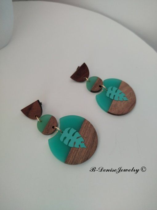 Boucles d'oreilles originales Puce en bois demi circle marron pendentif Vert marron en bois  Resine 