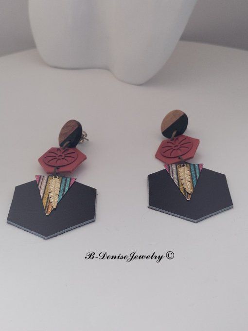 Original boucles d'oreilles Puce en bois et resine !!HEXAGONE!! En Cuir Rouge Noir Dore T:7cm x 3.5