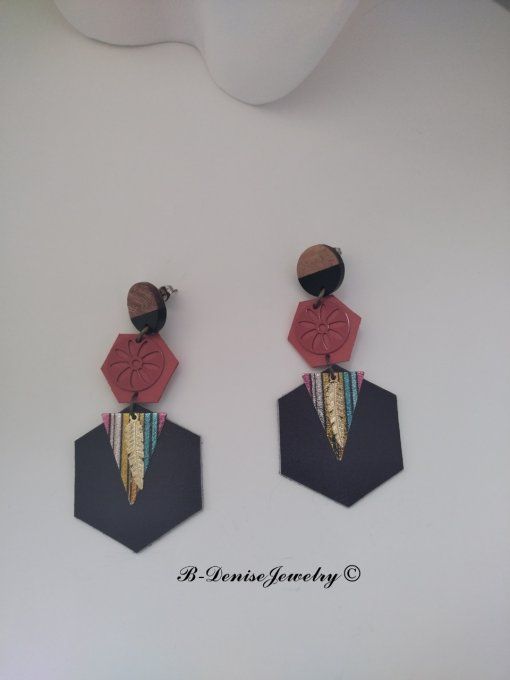 Original boucles d'oreilles Puce en bois et resine !!HEXAGONE!! En Cuir Rouge Noir Dore T:7cm x 3.5