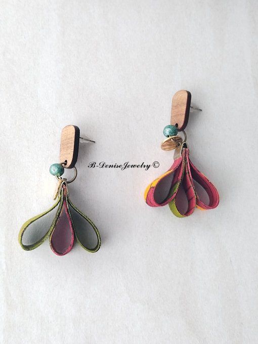 Originales Boucles d'orielles Puce ethnic !! TULIPS !! en tissu wax bois et acier T: 5.5cm x 3cm