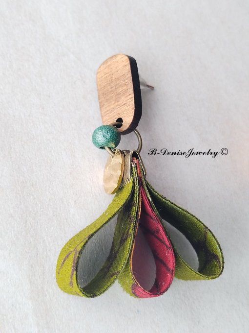 Originales Boucles d'orielles Puce ethnic !! TULIPS !! en tissu wax bois et acier T: 5.5cm x 3cm
