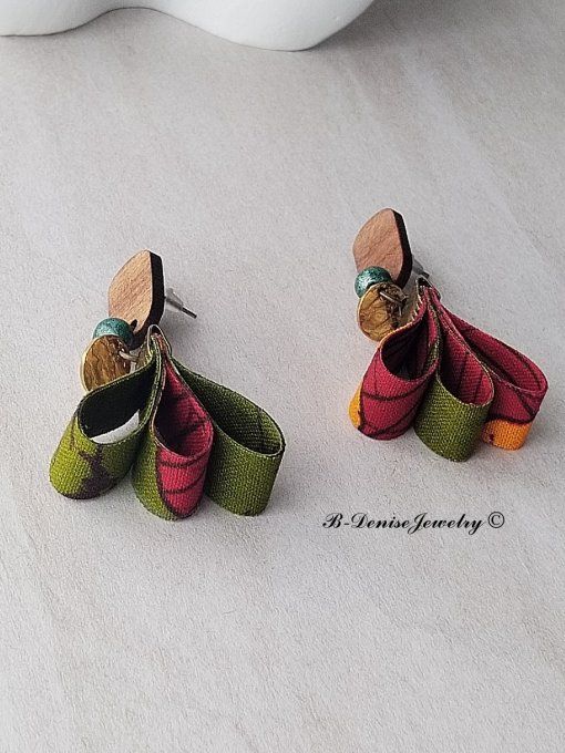 Originales Boucles d'orielles Puce ethnic !! TULIPS !! en tissu wax bois et acier T: 5.5cm x 3cm